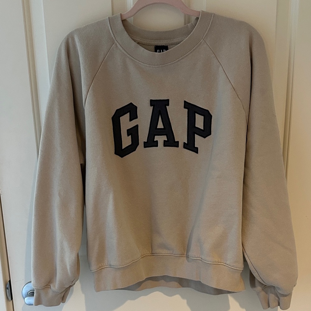 GAP Women's Beige Crew Neck Sweater